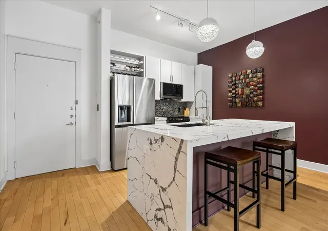 2nd image of 1901 Post Oak Blvd #3216, Houston, TX 77056 | MLS# 45145493