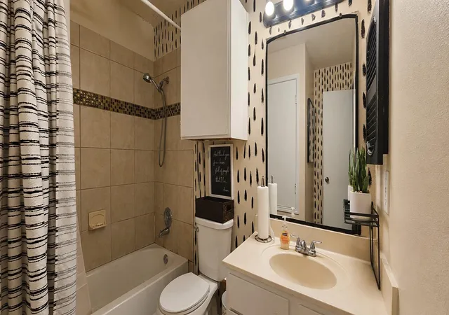 Photo 4 of Single family home for sale at 11655 Gullwood Dr, Houston, TX 77089 | MLS# 35025620 | Listing updated on 2026-09-19