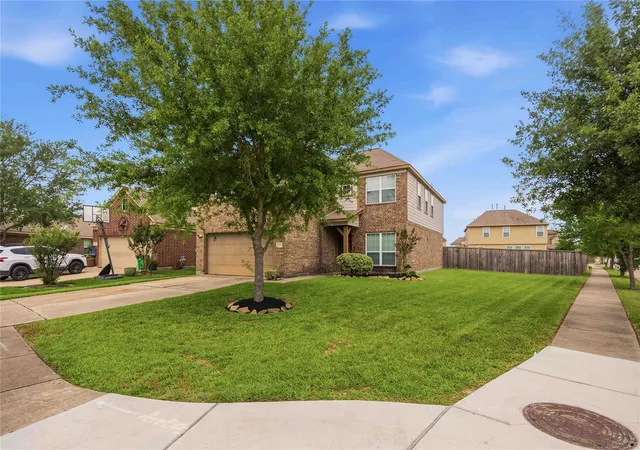 Photo 3 of Single family home for sale at 2602 Fawn Mountain Dr, Fresno, TX 77545 | MLS# 96307000 | Listing updated on 2026-08-12