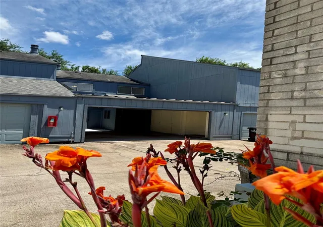 Photo 3 of Townhouse for sale at 9102 Imogene St #B, Houston, TX 77036 | MLS# 10534704 | Listing updated on 2026-10-12