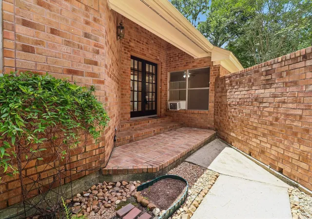 Photo 2 of Single family home for sale at 26 Cedar Chase Pl, Spring, TX 77381 | MLS# 79674093 | Listing updated on 2026-09-05
