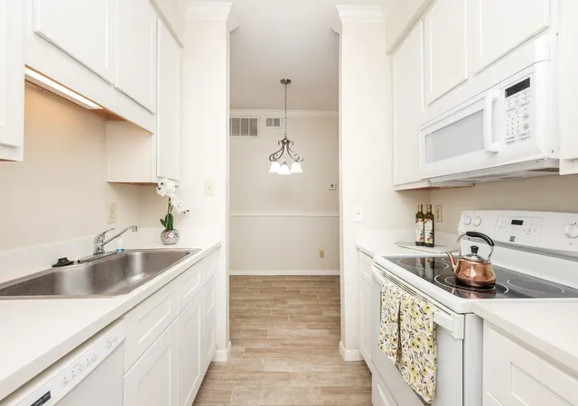 3rd image of 10051 Westpark Dr #207, Houston, TX 77042 | MLS# 66333971