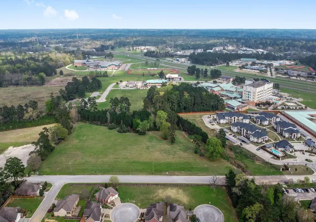 3rd image of 008 W Park Dr, Livingston, TX 77351 | MLS# 91286052