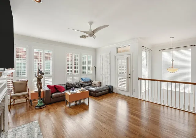5th image of 1409 Michigan St, Houston, TX 77006 | MLS# 88922293