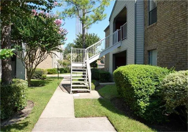 2nd image of 2025 Augusta Dr #203, Houston, TX 77057 | MLS# 26076966