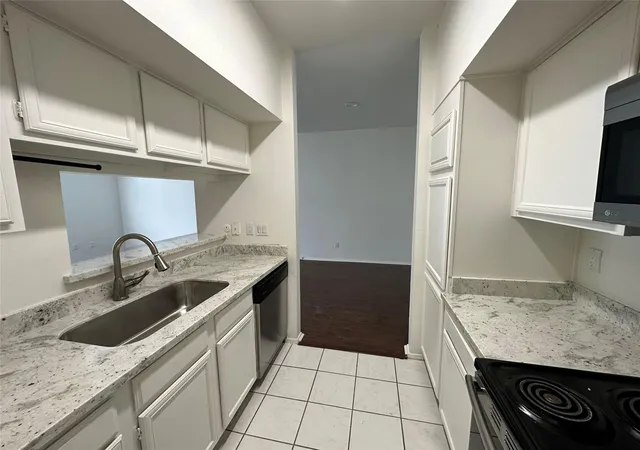 5th image of 2025 Augusta Dr, Houston, TX 77057
