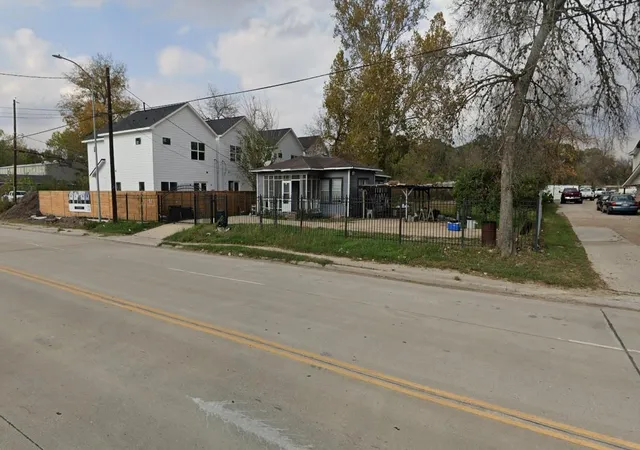 1st image of 2122 W Little York Rd, Houston, TX 77091 | MLS# 61902633