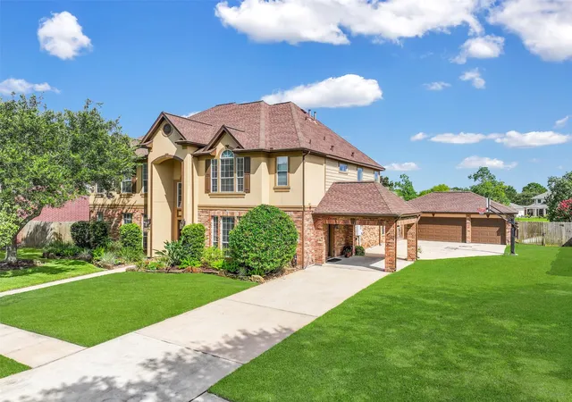2nd image of 1607 Cascade Falls Dr, Friendswood, TX 77546 | MLS# 84379404