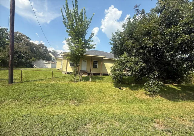 5th image of 8033 Kenton St, Houston, TX 77028 | MLS# 29909110
