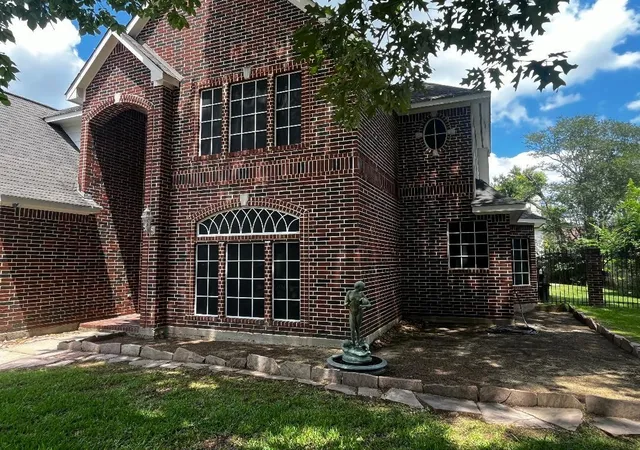 Photo 3 of Single family home for sale at 4508 Park Shadow Dr, Baytown, TX 77521 | MLS# 10143859 | Listing updated on 2026-09-16