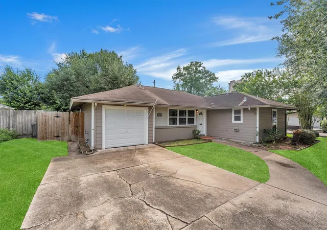 Photo 1 of Single family home for sale at 5330 Pagewood Ln, Houston, TX 77056 | MLS# 69714301 | Listing updated on 2026-07-08