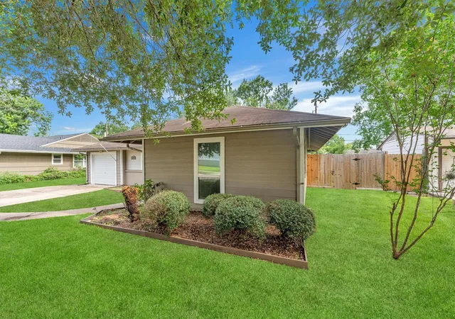 Photo 4 of Single family home for sale at 5330 Pagewood Ln, Houston, TX 77056 | MLS# 69714301 | Listing updated on 2026-07-08