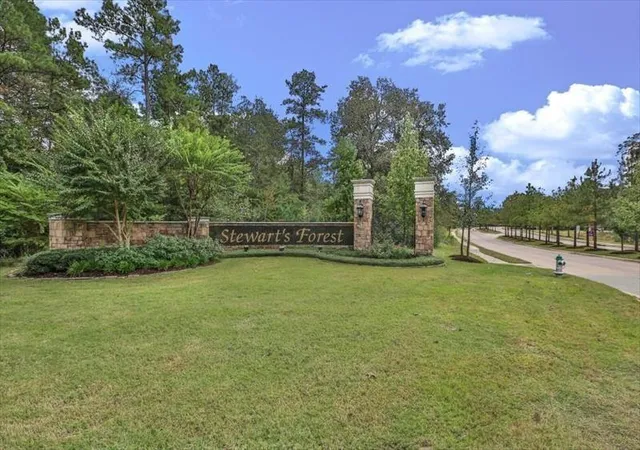 Photo 3 of Sale Pending at 1025 Prescott Dr, Conroe, TX 77301 | MLS# 24121394 | Listing updated on 2026-06-30