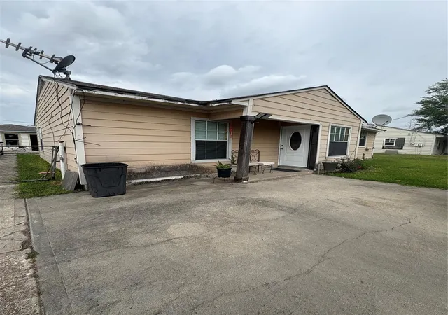Photo 2 of Single family home for sale at 13013 Breezeway St, Houston, TX 77037 | MLS# 32397314 | Listing updated on 2026-08-16