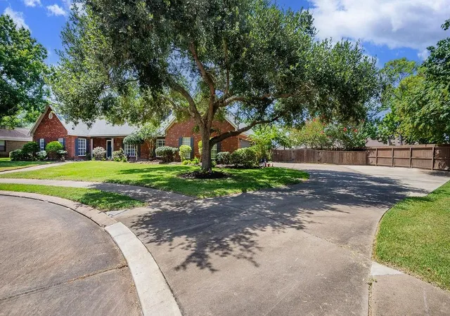 2nd image of 57 Silver Lace Ct, Lake Jackson, TX 77566 | MLS# 57212717