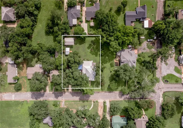Homes for sale in Madisonville, TX | 105 N Texas St, Madisonville, TX 77864 | MLS# 37409165