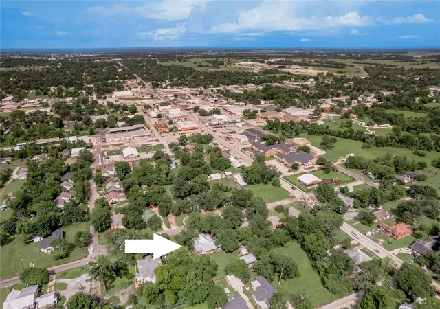 Homes for sale in Madisonville, TX | 105 N Texas St, Madisonville, TX 77864 | MLS# 37409165