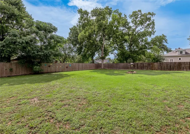 Homes for sale in Madisonville, TX | 105 N Texas St, Madisonville, TX 77864 | MLS# 37409165