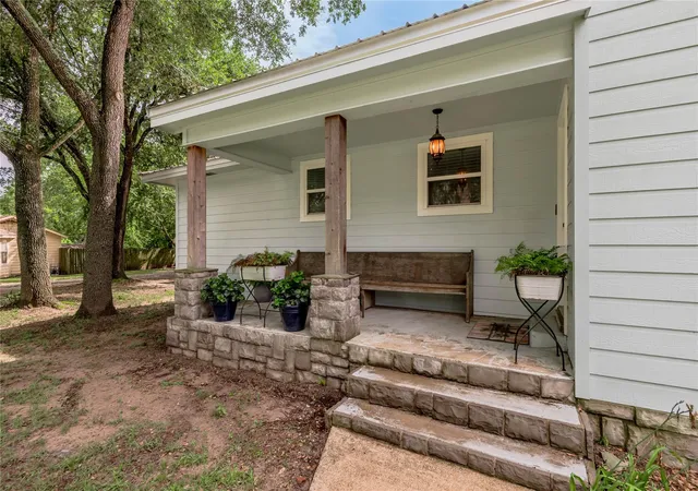 Homes for sale in Madisonville, TX | 105 N Texas St, Madisonville, TX 77864 | MLS# 37409165