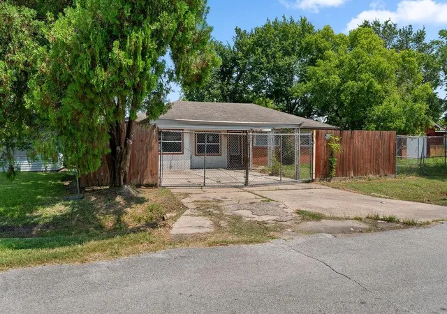 Photo 4 of Single family home for sale at 7417 Miley St, Houston, TX 77028 | MLS# 85075144 | Listing updated on 2026-06-19