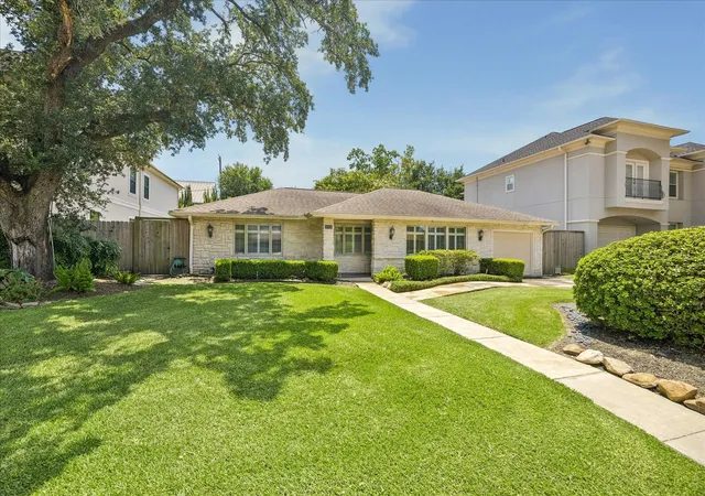 Photo 1 of Single family home for sale at 4919 Imperial St, Bellaire, TX 77401 | MLS# 72904300 | Listing updated on 2026-09-11