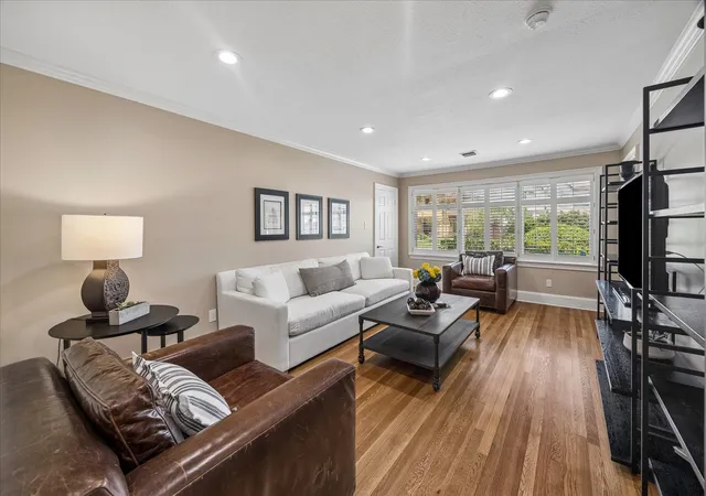 Photo 2 of Single family home for sale at 4919 Imperial St, Bellaire, TX 77401 | MLS# 72904300 | Listing updated on 2026-09-11