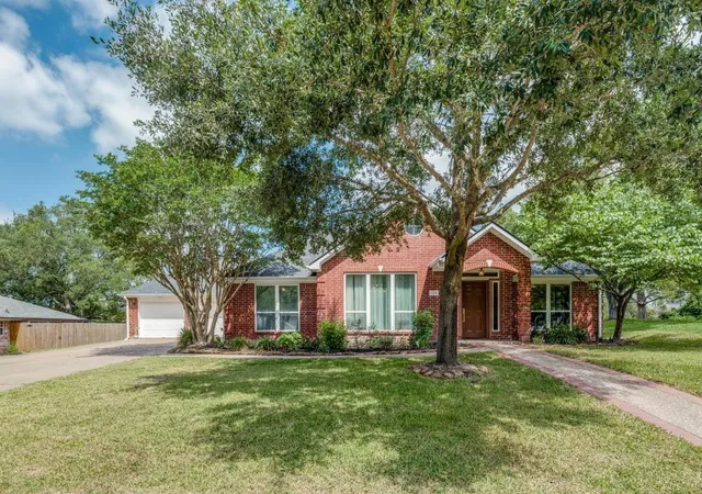 Homes for sale in Bellville, TX | 104 Douglas Dr, Bellville, TX 77418 | MLS# 36301054