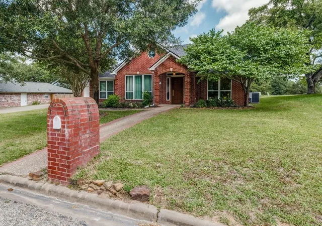 Homes for sale in Bellville, TX | 104 Douglas Dr, Bellville, TX 77418 | MLS# 36301054