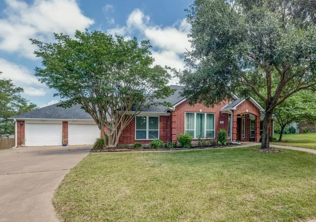 Homes for sale in Bellville, TX | 104 Douglas Dr, Bellville, TX 77418 | MLS# 36301054