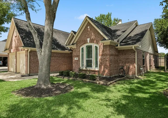 2nd image of 2519 Jasmine Ridge Ct, Houston, TX 77062 | MLS# 14316084