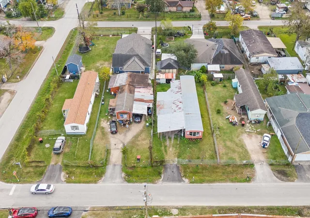 Listing Photo 4 - Condo for sale in building located at 14224,14228,14240,14242 Longview St, Houston, TX 77015