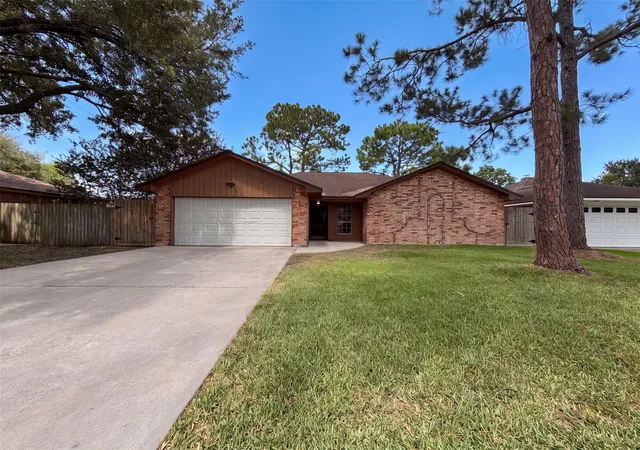Photo 1 of Sale Pending at 8 Sunnybrook St, Angleton, TX 77515 | MLS# 87444010 | Listing updated on 2026-09-21