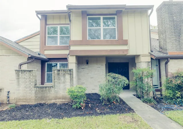 Photo 2 of Townhouse for sale at 12553 Wellington Park Dr, Houston, TX 77072 | MLS# 14435438 | Listing updated on 2026-09-10
