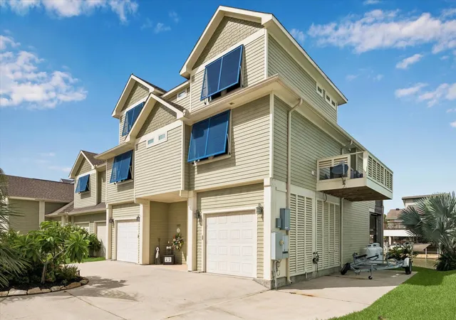 Photo 3 of Single family home for sale at 1522 Windsong Way, Galveston, TX 77554 | MLS# 29624221 | Listing updated on 2026-10-07