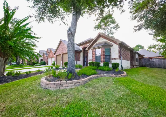 Photo 2 of Single family home for sale at 17031 Buffalo Peak Ct, Humble, TX 77346 | MLS# 11607133 | Listing updated on 2026-09-11