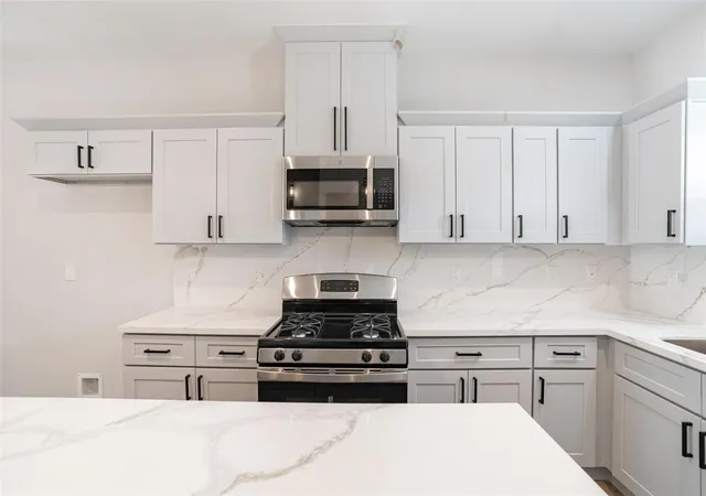 5th image of 9920 Dipping Woods St, Houston, TX 77076 | MLS# 13026900