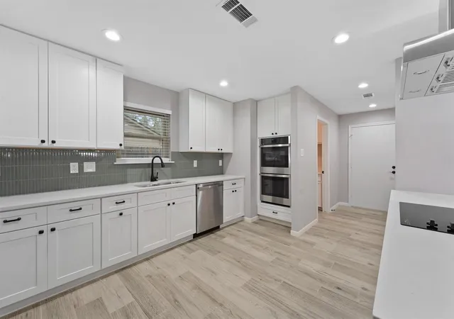 3rd image of 714 Golden Bear Ln, Kingwood, TX 77339 | MLS# 83329849