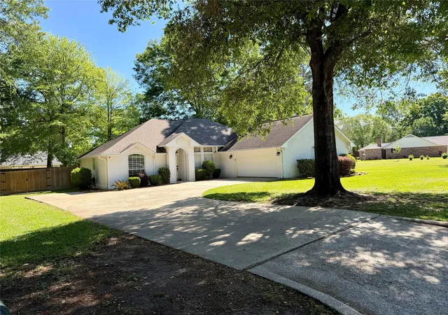2nd image of 112 Wildwood Dr, Livingston, TX 77351 | MLS# 71070438