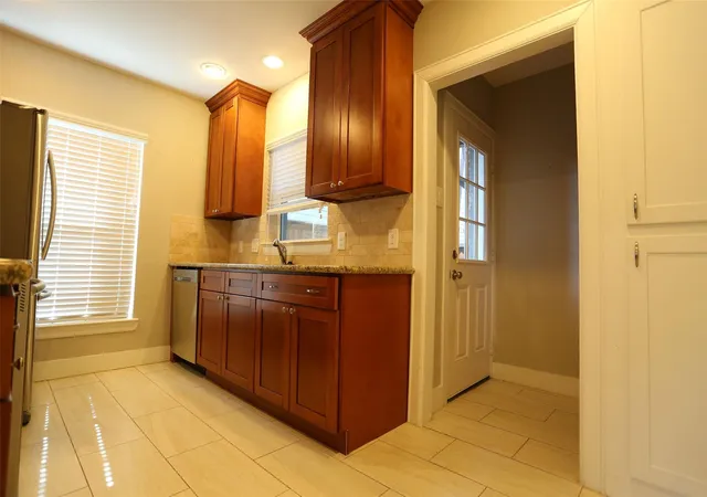 5th image of 1914 Branard St, Houston, TX 77098 | MLS# 40657417