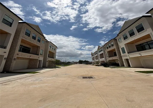 Photo 2 of Sale Pending at 7610 Janak Spring St, Houston, TX 77055 | MLS# 15928228 | Listing updated on 2026-09-11