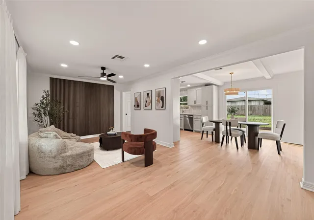 Photo 3 of Single family home for sale at 10966 Shadow Wood Dr, Houston, TX 77043 | MLS# 75988775 | Listing updated on 2026-08-28