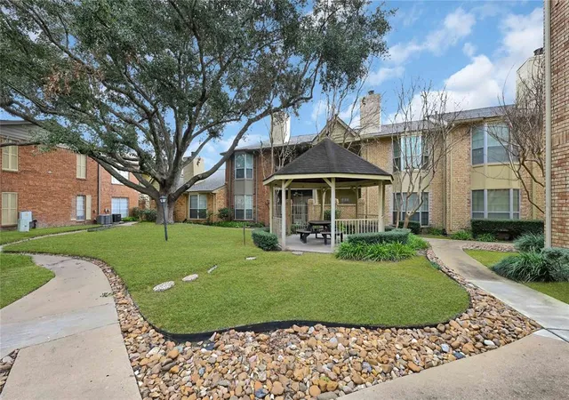 Condominium at 11201 Lynbrook Dr #3828, Houston, TX 77042 | MLS# 52456870 | | Sold on 2025-04-28