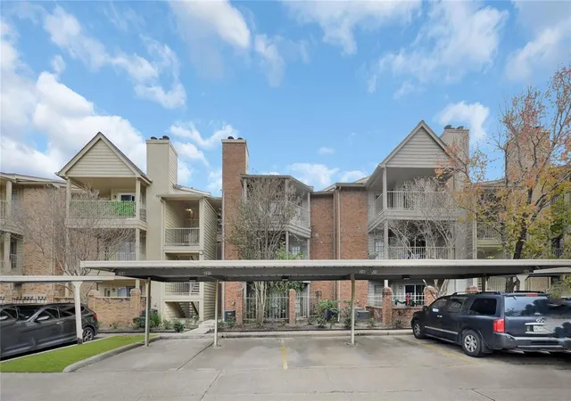 Photo 1 of Condominium at 11201 Lynbrook Dr #3828, Houston, TX 77042 | MLS# 52456870 | | Sold on 2025-04-28