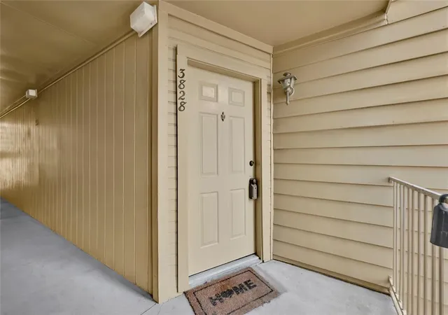 Photo 2 of Condominium at 11201 Lynbrook Dr #3828, Houston, TX 77042 | MLS# 52456870 | | Sold on 2025-04-28