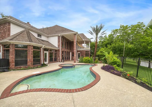 37th image of 14 Tredington St, Sugar Land, TX 77479 | MLS# 3959228