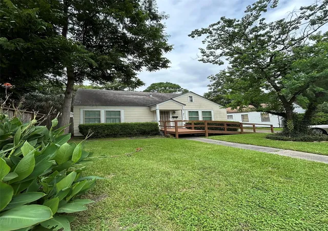 Photo 3 of Sale Pending at 6614 Weslayan St, Houston, TX 77005 | MLS# 86723060 | Listing updated on 2026-09-17