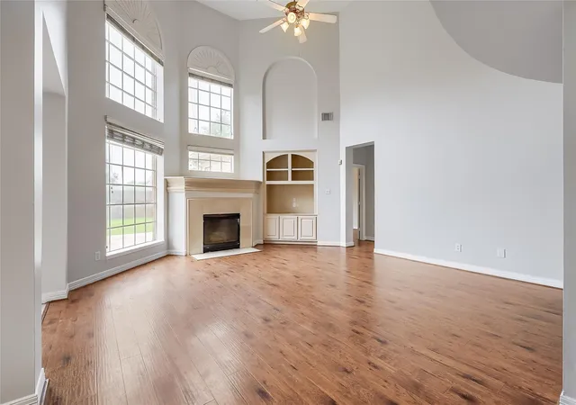 5th image of 5906 Indian Hills Ln, Sugar Land, TX 77479 | MLS# 33133894