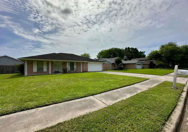 Homes for sale in League City, TX | 215 Old Oaks St, League City, TX 77573 | MLS# 6704638
