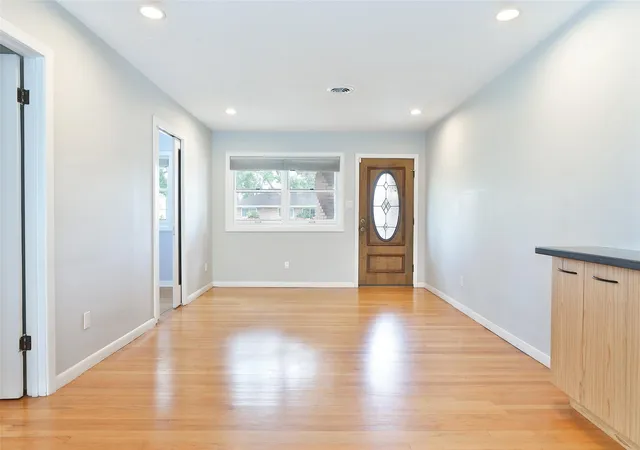 Photo 3 of Sale Pending at 2427 Willowby Dr, Houston, TX 77008 | MLS# 2833233 | Listing updated on 2026-09-19