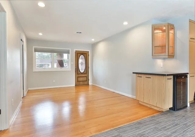 Photo 4 of Sale Pending at 2427 Willowby Dr, Houston, TX 77008 | MLS# 2833233 | Listing updated on 2026-09-19